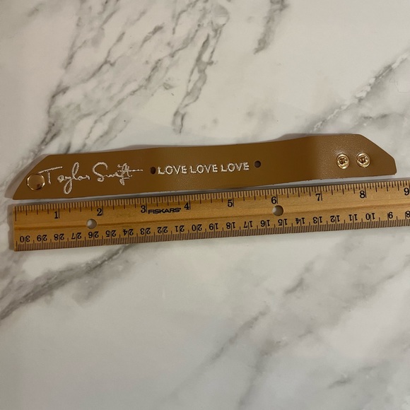 Taylor Swift Love Leather bracelet - Picture 6 of 13